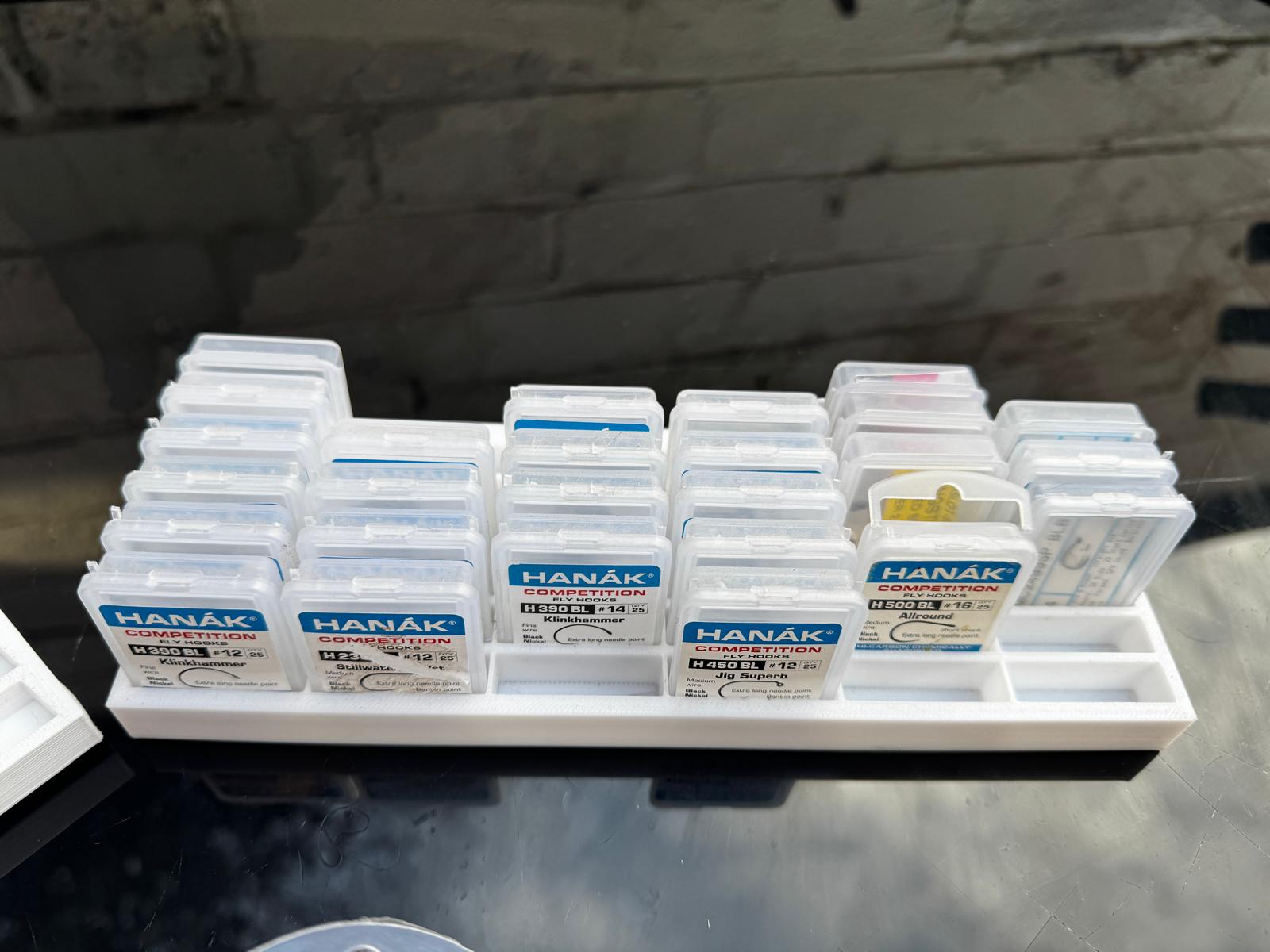 Hanak hook packets in a Hooktray insert