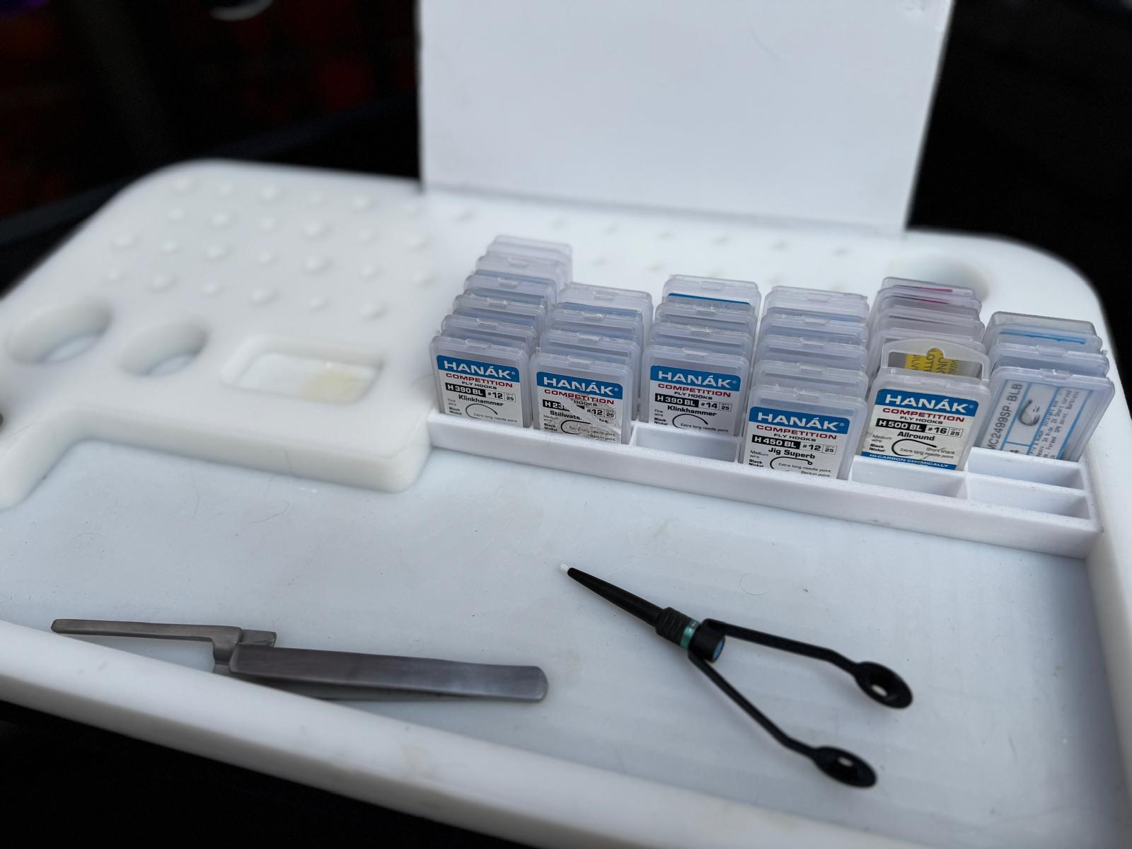 Hanak hooks in tray mounted on Fly Tidy